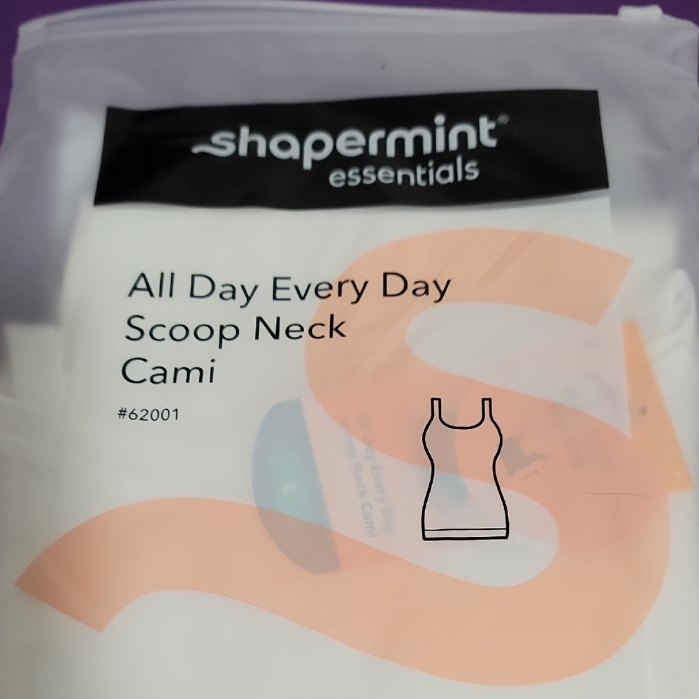 Shapermint White Scoop Neck Cami